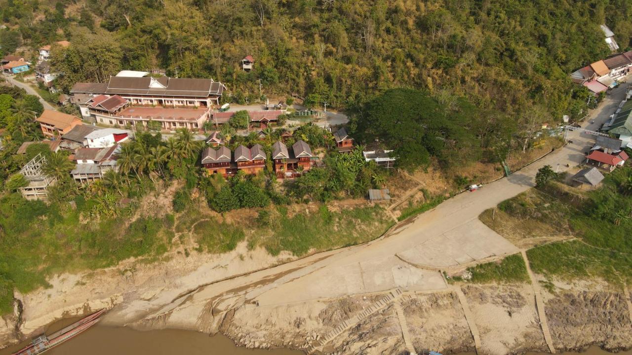 Mekong Riverside Lodge Muang Pakbèng Exteriör bild