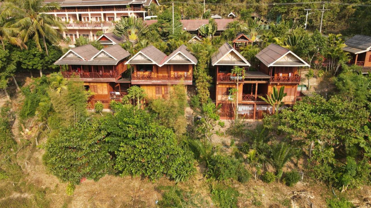 Mekong Riverside Lodge Muang Pakbèng Exteriör bild