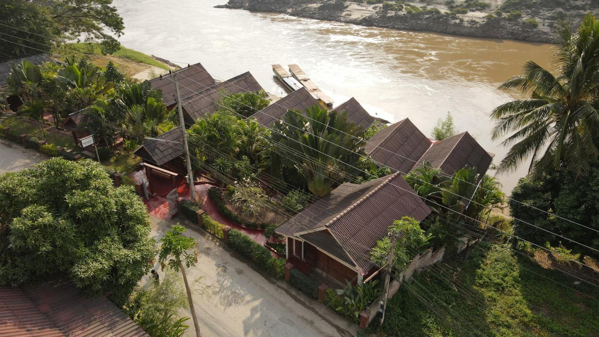 Mekong Riverside Lodge Muang Pakbèng Exteriör bild